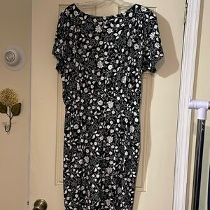 Ann Taylor black and white short sleeve dress